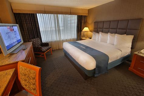 Harrah’s Resort Atlantic City Rooms & Suites.